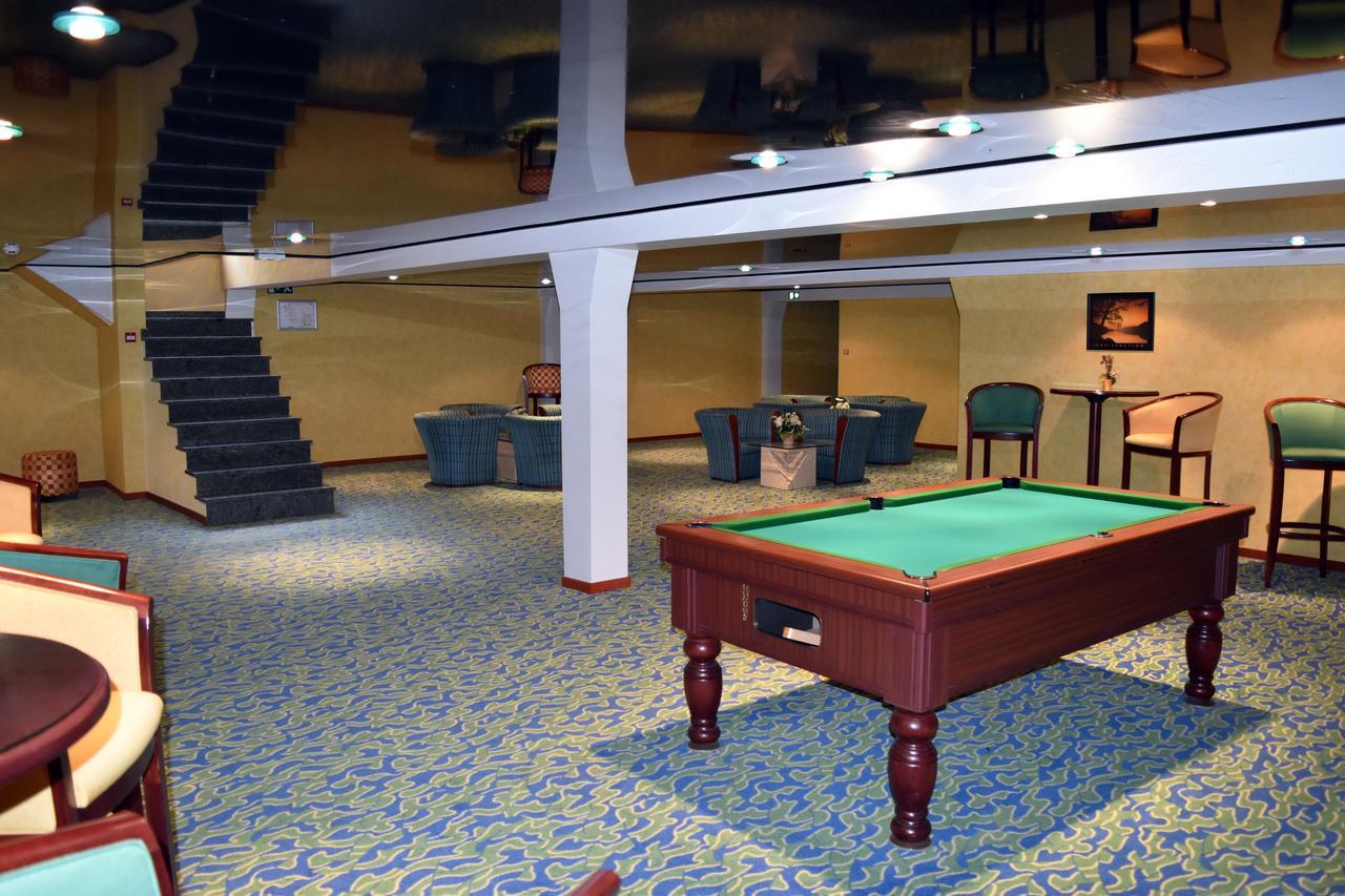 Hotel Le Pole Europeen Aubange Экстерьер фото